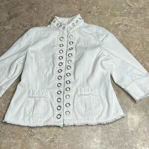 jean jacket women size PM. White denim
Fray,grommets,Hook& clasp closure,western